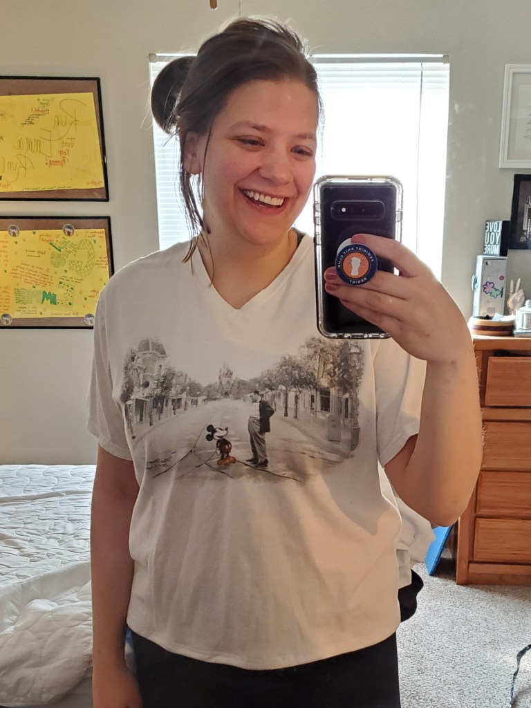 Emma in the shortened shirt