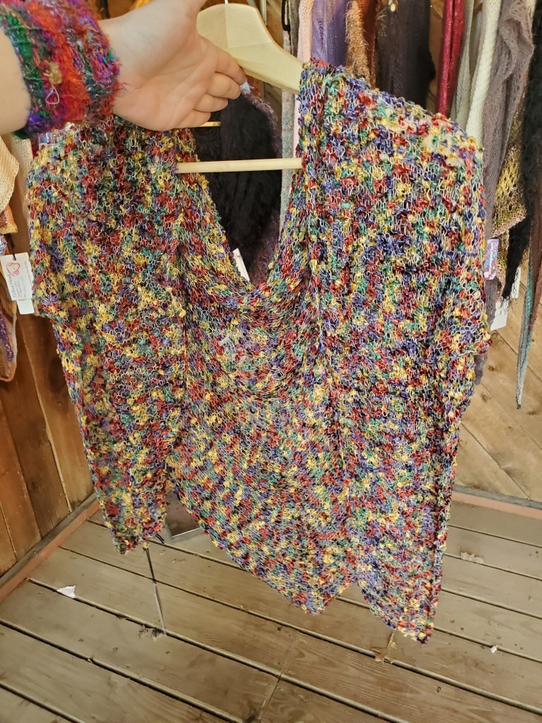 A novelty yarn shawl (made of manmade fibers)